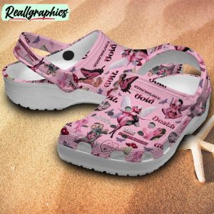 melanie-martinez-singer-music-classic-crocs-2