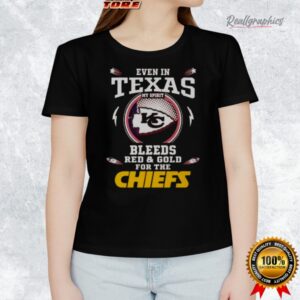 een in texas my spirit bleeds red and gold for the kansas city chiefs shirt 1 k8hgqf