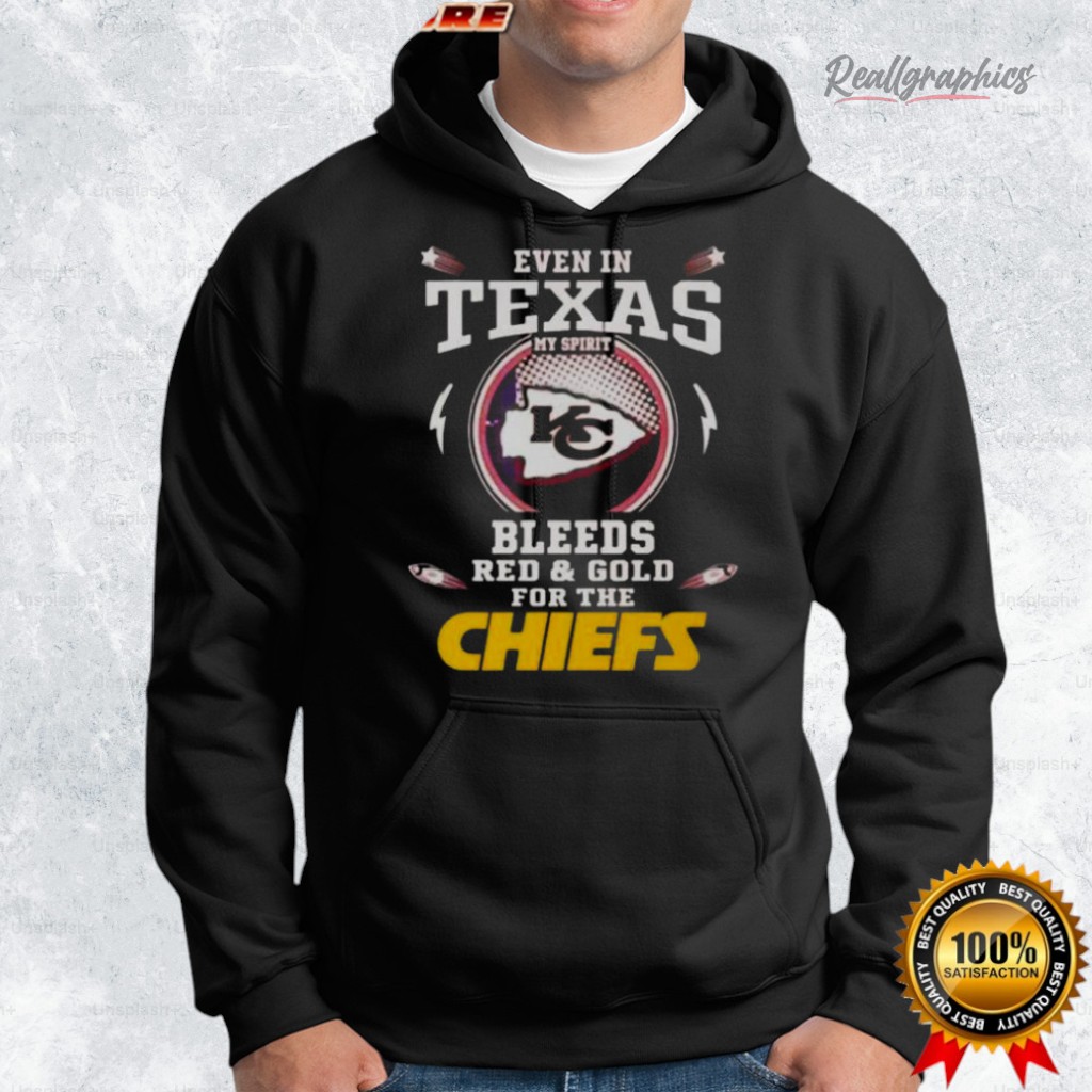 een in texas my spirit bleeds red and gold for the kansas city chiefs shirt 2 uyotwf