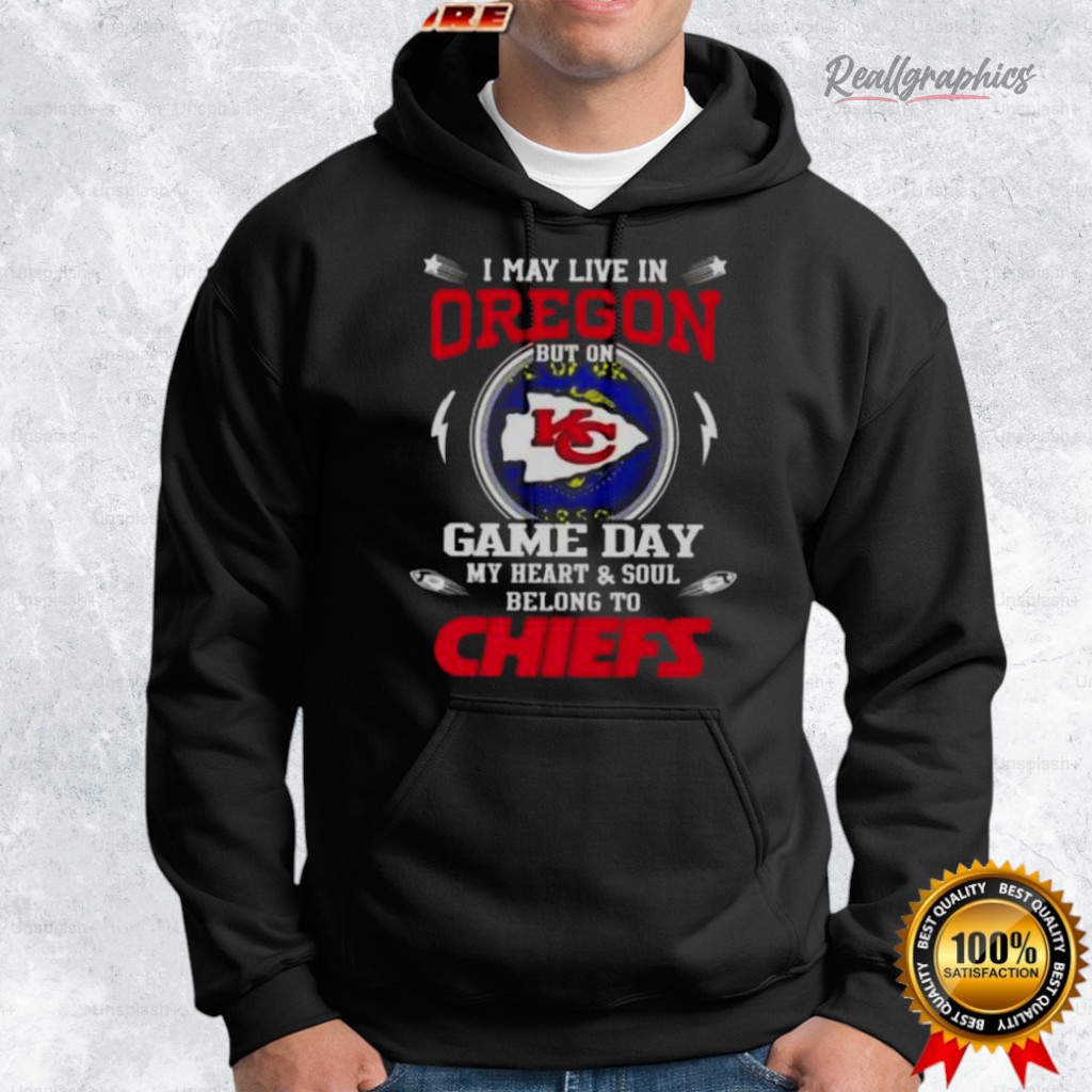 i may lie in oregon but on game day my heart and soul belongs to kansas city chiefs shirt 2 vsucfn