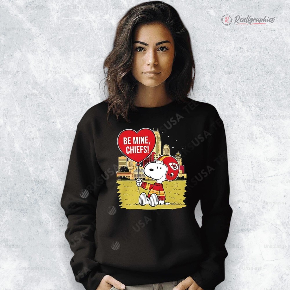 kansas city chiefs x snoopy cartoon valentine 2026 shirt 2 u5itio